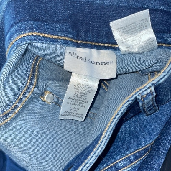 Alfred Dunner® In Full Bloom Dark Wash Denim Short Size 18 NWT - Picture 4 of 4